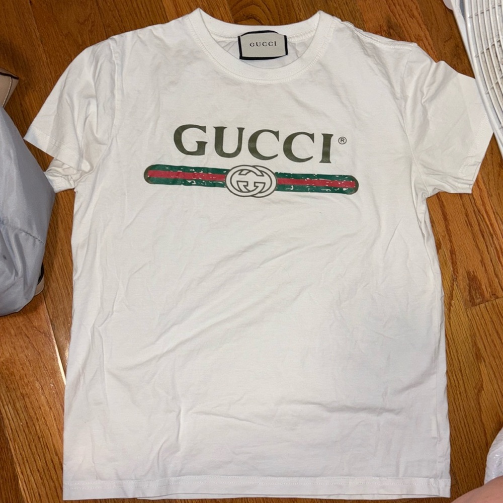 Classic Gucci tee. Worn but good condition!
